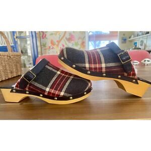 Girls clogs in red and gray tartan plaid with  shearling lining.